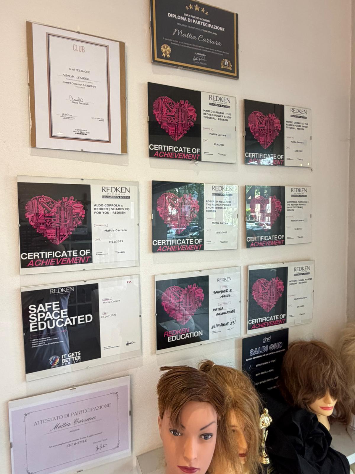 Certificati e formazione di Mattia, tra cui i corsi Redken e Aldo Coppola